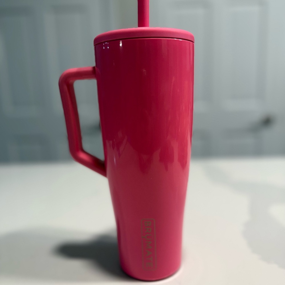 BrüMate Era 40 oz Tumbler in Neon Pink.